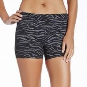 🦋 Fabletics Compression Shorts • Medium